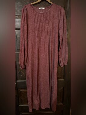 Etosell Long Sleeve Pintuck Maxi Dress in Burgundy